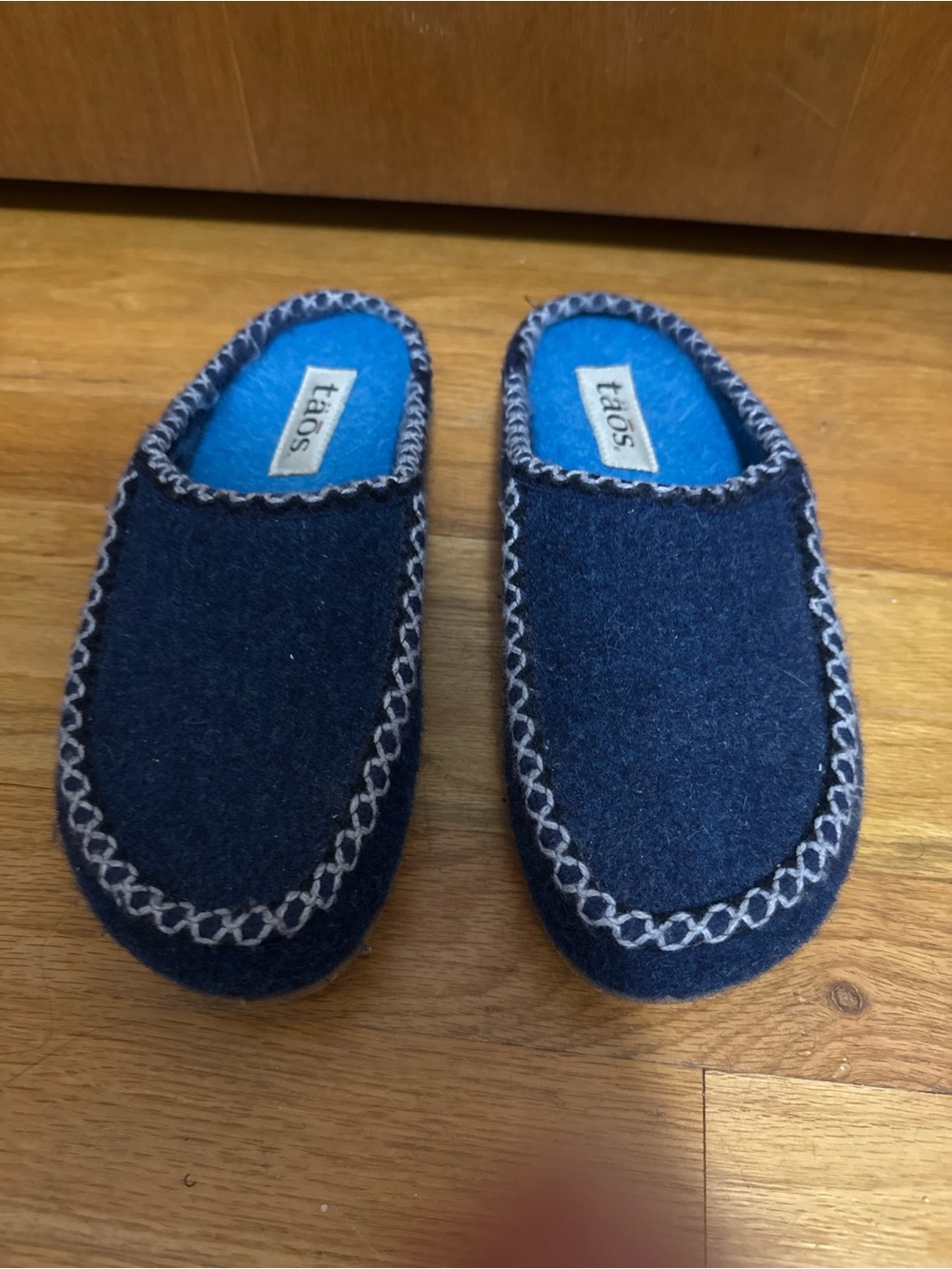 Taos Footwear women Dark Blue Felt Slip-On Slippers with Contrast Stitch